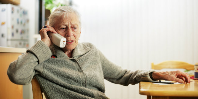 Lady-concerned-on-phone-bad-news